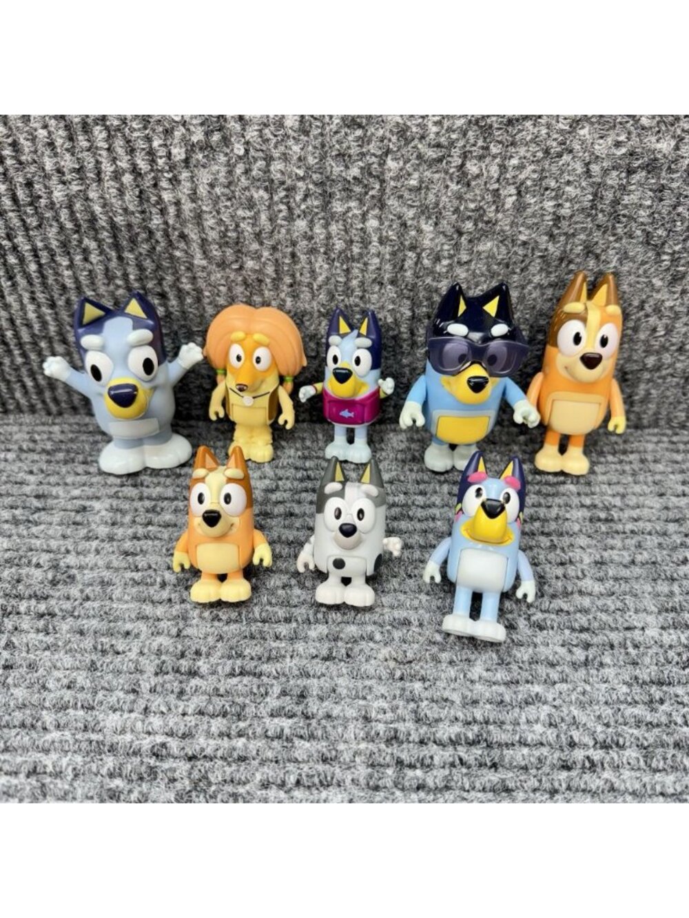 Bluey Figure Lot Of 8 - Bandit, Chilli, Muffin, Indy, Bingo + Water Squirter Toy